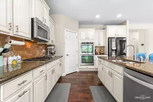 200 Redding Ct, Oswego, IL 60543 - Photo 9