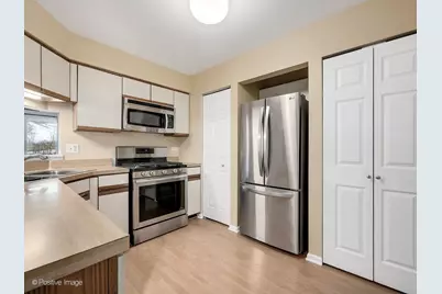 429 Sandhurst Circle #1, Glen Ellyn, IL 60137 - Photo 9