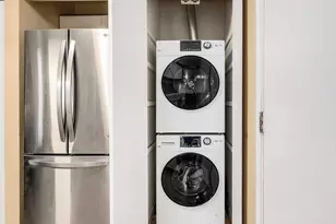 429 Sandhurst Cir, Glen Ellyn, IL 60137 - Photo 11