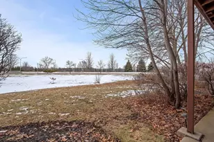 429 Sandhurst Cir, Glen Ellyn, IL 60137 - Photo 17