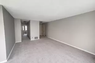 5850 Fresno Ct, Hanover Park, IL 60133 - Photo 3