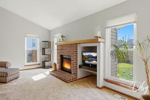 7 E Dahlia Ln, Round Lake Beach, IL 60073 - Photo 23