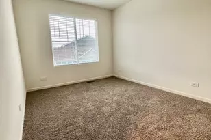 217 Goldenrod Dr, Elgin, IL 60124 - Photo 7