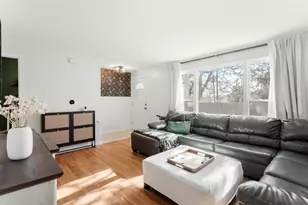 200 Linn Ct, North Aurora, IL 60542 - Photo 3