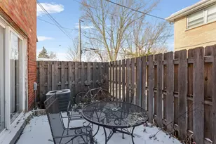 200 Linn Ct, North Aurora, IL 60542 - Photo 17