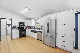 9807 N Leaf River Rd, Leaf River, IL 61047 - Photo 11