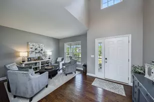 570 Amy Ln, Wheaton, IL 60187 - Photo 3