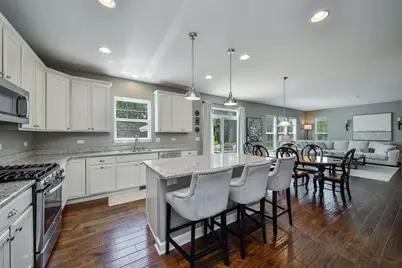 570 Amy Lane, Wheaton, IL 60187 - Photo 9