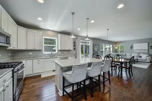 570 Amy Ln, Wheaton, IL 60187 - Photo 9