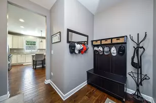 570 Amy Ln, Wheaton, IL 60187 - Photo 13