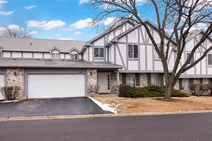 340 Springlake Ln, Aurora, IL 60504 - Photo 1