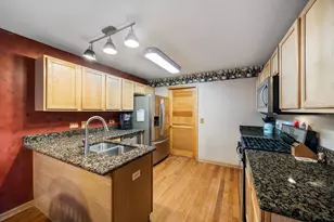 2284 Scott Ln, Aurora, IL 60502 - Photo 7