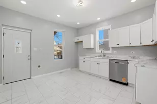 10451 S Hoxie Ave, Chicago, IL 60617 - Photo 17