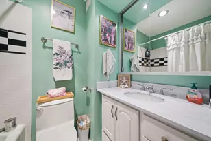 260 E Chestnut St, Chicago, IL 60611 - Photo 9