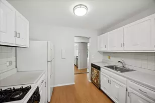 948 E Old Willow Rd, Prospect Heights, IL 60070 - Photo 7