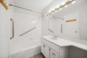 948 E Old Willow Rd, Prospect Heights, IL 60070 - Photo 13