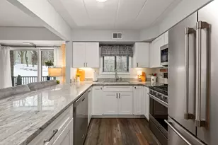 404 Melrose Ave, Glen Ellyn, IL 60137 - Photo 5