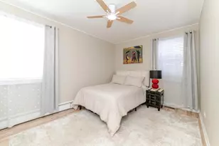 434 Gaylin Ct, Bensenville, IL 60106 - Photo 9