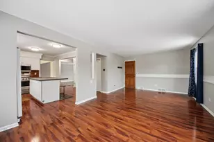 922 Dearborn Cir, Carol Stream, IL 60188 - Photo 13