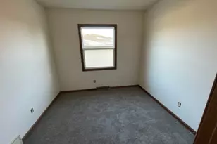 1642 Maness Ct, Sycamore, IL 60178 - Photo 13