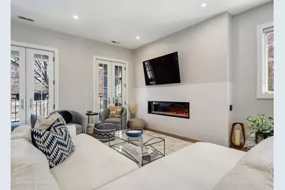 2335 W Montrose Avenue #2, Chicago, IL 60618 - Photo 5