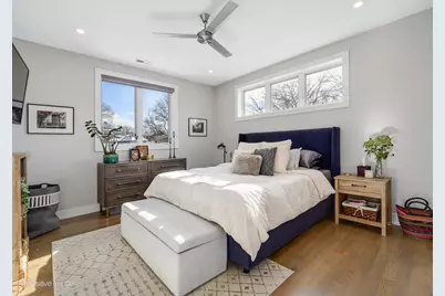 2335 W Montrose Avenue #2, Chicago, IL 60618 - Photo 13