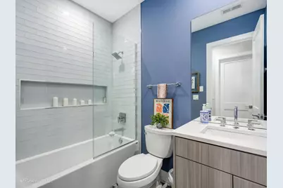 2335 W Montrose Avenue #2, Chicago, IL 60618 - Photo 17