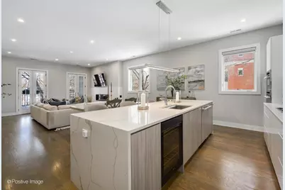 2335 W Montrose Avenue #2, Chicago, IL 60618 - Photo 11