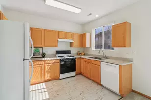 31647 TallGrass Ct, Lakemoor, IL 60051 - Photo 7