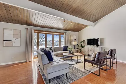 1426 Danbury Lane, Des Plaines, IL 60018 - Photo 5