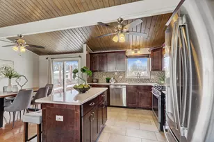 1426 Danbury Ln, Des Plaines, IL 60018 - Photo 7