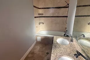 [Address not provided], Chicago, IL 60637 - Photo 13