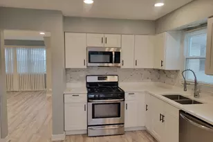 1001 E Callero Cir, Mount Prospect, IL 60056 - Photo 3