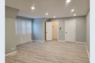1001 E Callero Circle #2, Mount Prospect, IL 60056 - Photo 5