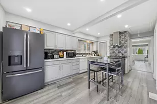 7211 W 58th Pl, Summit, IL 60501 - Photo 3