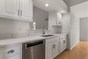 2410 Stillwater Dr, Champaign, IL 61821 - Photo 7