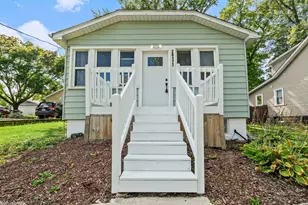 26177 W Lakeview Ave, Ingleside, IL 60041 - Photo 1