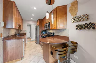 1101 S Hunt Club Dr, Mount Prospect, IL 60056 - Photo 9