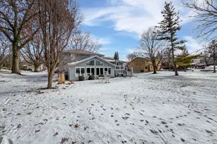 210 Park Crest Dr, Freeport, IL 61032 - Photo 11