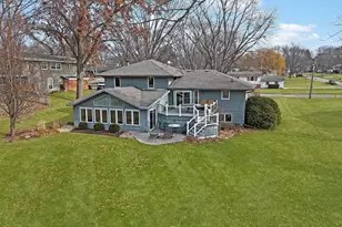 210 Park Crest Dr, Freeport, IL 61032 - Photo 7