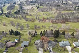 210 Park Crest Dr, Freeport, IL 61032 - Photo 5