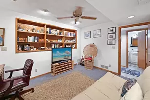 210 Park Crest Dr, Freeport, IL 61032 - Photo 41