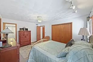 210 Park Crest Dr, Freeport, IL 61032 - Photo 29