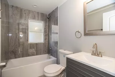 9156 S Colfax Avenue, Chicago, IL 60617 - Photo 11