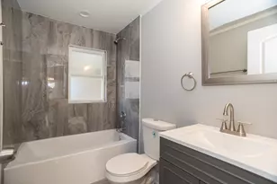 9156 S Colfax Ave, Chicago, IL 60617 - Photo 11