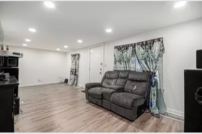 527 S Calumet Avenue, Aurora, IL 60506 - Photo 5