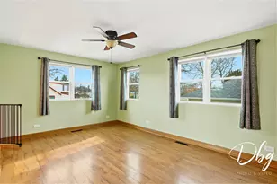 233 W Hawthorne Dr, Round Lake Beach, IL 60073 - Photo 3