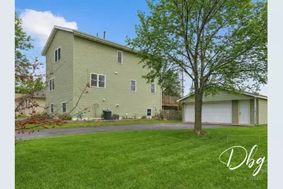 233 W Hawthorne Drive, Round Lake Beach, IL 60073 - Photo 1