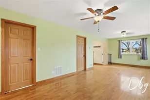 233 W Hawthorne Dr, Round Lake Beach, IL 60073 - Photo 5