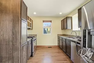 233 W Hawthorne Dr, Round Lake Beach, IL 60073 - Photo 9